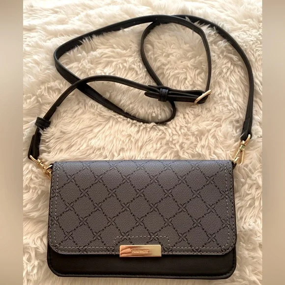 Nine West Navy Crossbody Purse / Wallet - Picture 3 of 8